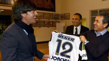 Fenerbahçe'nin istediği Alman Teknik Direktör Löw'ün, Barcelona'nın başına geçmesi tavsiye edildi