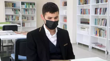 Görme engelli Halit azmiyle takdir toplarken hafızasıyla şaşırtıyor