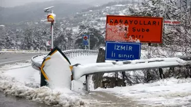 İzmir'e Nisan ayı karla geldi