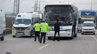 Son dakika haberleri... Yolcu otobüsü ile TIR'ın karıştığı zincirleme kazada 2'si ağır 4 yaralı