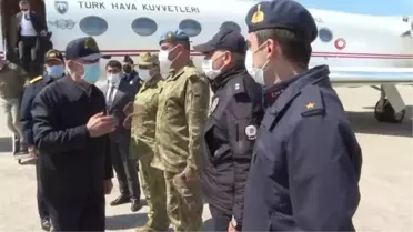 Son dakika haberi! Bakan Akar'dan komutanlarla beraber 'tarihi' ziyaret
