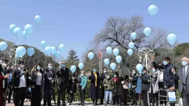 Mavi balonlarla otizme dikkat çektiler