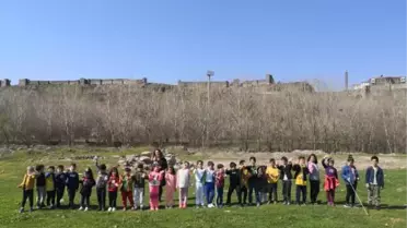 Diyarbakır'da, ilkokul öğrencileriyle doğa yürüyüşü