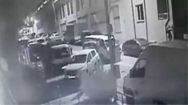 ESENYURT'TA BİR GECEDE 9 ARACI SOYAN HIRSIZLAR KAMERADA
