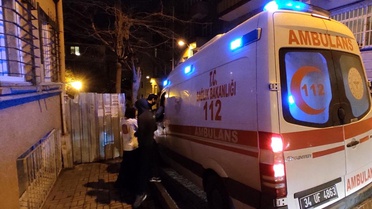 Cinnet geçiren genç kendini bıçakla yaraladı