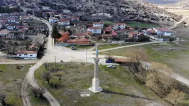 Camisiz minare köyün sembolü oldu