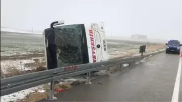 Kırşehir'de yolcu otobüsü devrildi: 13 yaralı
