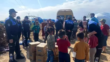 Polisten çadırda yaşayan vatandaşlara Ramazan kolisi