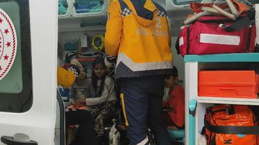 Anne ve 3 çocuğu, sobadan sızan gazdan zehirlendi