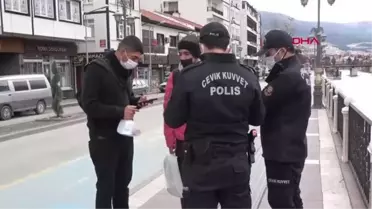 AMASYA POLİSLER, HES KODU SORDUKLARI YAŞLI KADININ 'İÇECEK' İSTEĞİNİ YERİNE GETİRDİ