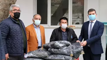 Edremit Belediyesinde kırsal mahallelere spor malzemesi desteği