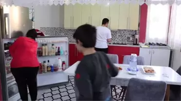 Son dakika haberi... Sevgi evleriyle başlayan 'gönüllü anneliği' koruyucu ailesi olduğu 4 çocuğuyla sürdürüyor