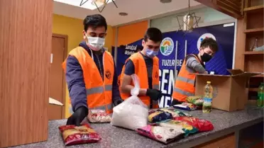 TUZGEM öğrencileri evden getirdikleri malzemelerle yardım kolisi hazırladı