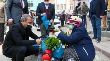 Vali esnaftan satın aldığını vatandaşa dağıttı