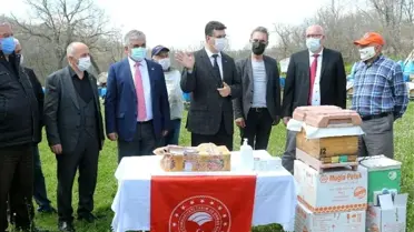 Üreticilere lavanta fidesi ve petek dağıtımı yapıldı