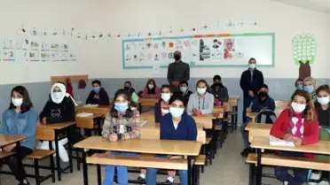 BU KÖYDE KIZ ÇOCUKLARI BİLİM, SANAT KONUŞUYOR, HAYALLERİ İÇİN ÇALIŞIYOR