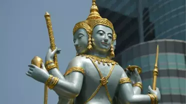 Tayland'da Buda'ya kendini adayan adam giyotinle kafasını kesti