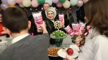 Cumhurbaşkanı Erdoğan, Huber Köşkü'nde çocuklarla buluştu