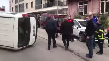 ZONGULDAK - Park halindeki otomobile çarparak devrilen hafif ticari aracın sürücüsü yaralandı