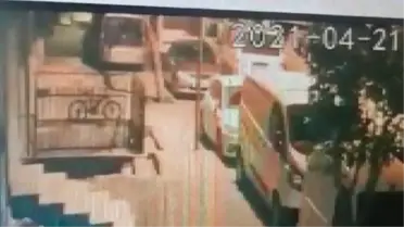 BAYRAMPAŞA'DA 15 BİN LİRALIK PİJAMA TAKIMLARINI BÖYLE ÇALDILAR