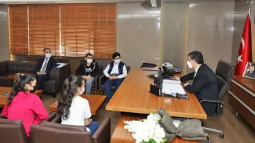 Başkan Fadıloğlu çocuklara çeşitli hediyeler verdi