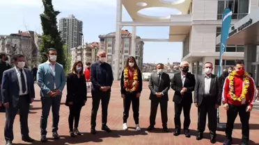 Çekmeköy Belediye Başkanı Ahmet Poyraz, Dünya Şampiyonu Büşra Işıldar'ı ağırladı