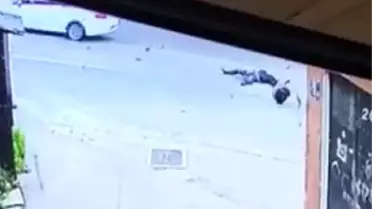 Son dakika haber! Motosikletli kuryenin hayatını kaybettiği kaza anı kamerada