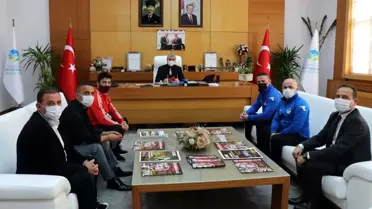 Avrupa ikincisi Başar, Sakarya'da altın ve çiçeklerle karşılandı