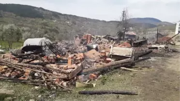kızın cansız bedenleri, yanan evden çıkarıldı