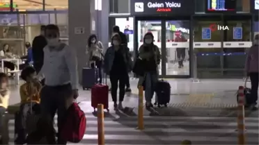 Bodrum'a hem havadan hem de karadan tatilci göçü devam ediyor