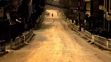 Nepal'in başkentinde artan Covid-19 vakaları kapanma kararı aldırdı