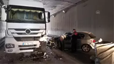 Otomobilin çarptığı kağıt toplayıcısı ağır yaralandı