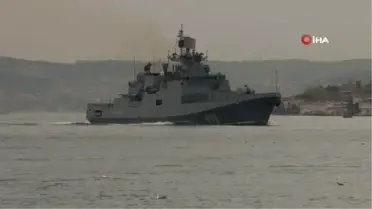 Rus Donanmasına ait RFS 499 borda numaralı 'Admiral Makarov' gemisi boğazdan geçti