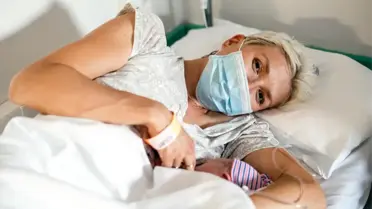 'Covid pozitif anneler bebeklerini emzirmeye devam etmeli'