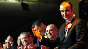 20'li yaşlar akımına dahil olan Haldun Üstünel, Fenerbahçe'yle dalga geçti