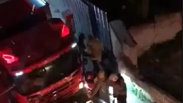 Gaziosmanpaşa'da metruk bina alev alev yandı