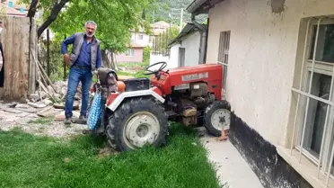 Kendi evine traktör ile girdi