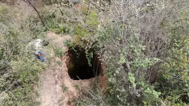 Kolay yoldan zengin olmak isteyen defineciler, Sultangazi'de adeta ölüm çukurları kazdı