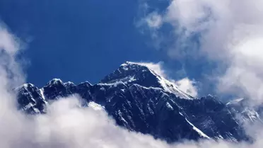 Çin, Everest Dağı'nın kuzey yamacını dağcılara açtı