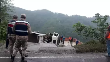 Kamyon evin üstüne düştü: 1 yaralı