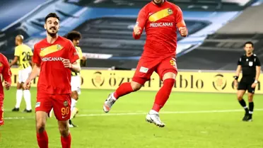 Adem Büyük'ün 15 golünün 9'u penaltıdan