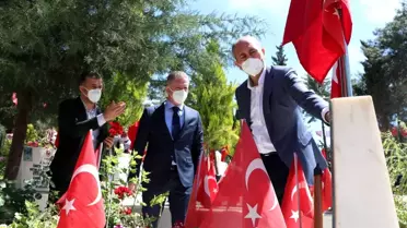 Adalet Bakanı Gül, bir ay önce ölen annesinin mezarını ziyaret etti