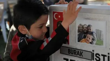 Kayseri'de şehitlikte hüzünlü bayramlaşma