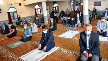 Başkan Çelik Bayram Namazını Çınarlıkuyu'da kıldı