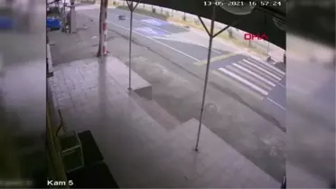 TRABZON Küçük Yusuf'un TIR'ın atında kalmaktan son anda kurtulduğu anlar kamerada