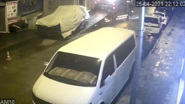 Kamyoneti, çekiciye yükleyerek çaldı