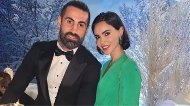 Zeynep Sever Demirel, derin sırt dekoltesiyle dikkatleri üzerine çekti