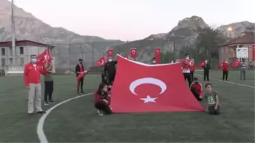 Tüm yurtta saat 19.19'da İstiklal Marşı okundu