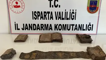 Isparta'da ceylan derisine yazılmış 5 tarihi Tevrat ve parşömen ele geçirildi