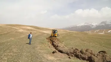 Başkale'de sulama kanalları temizleniyor